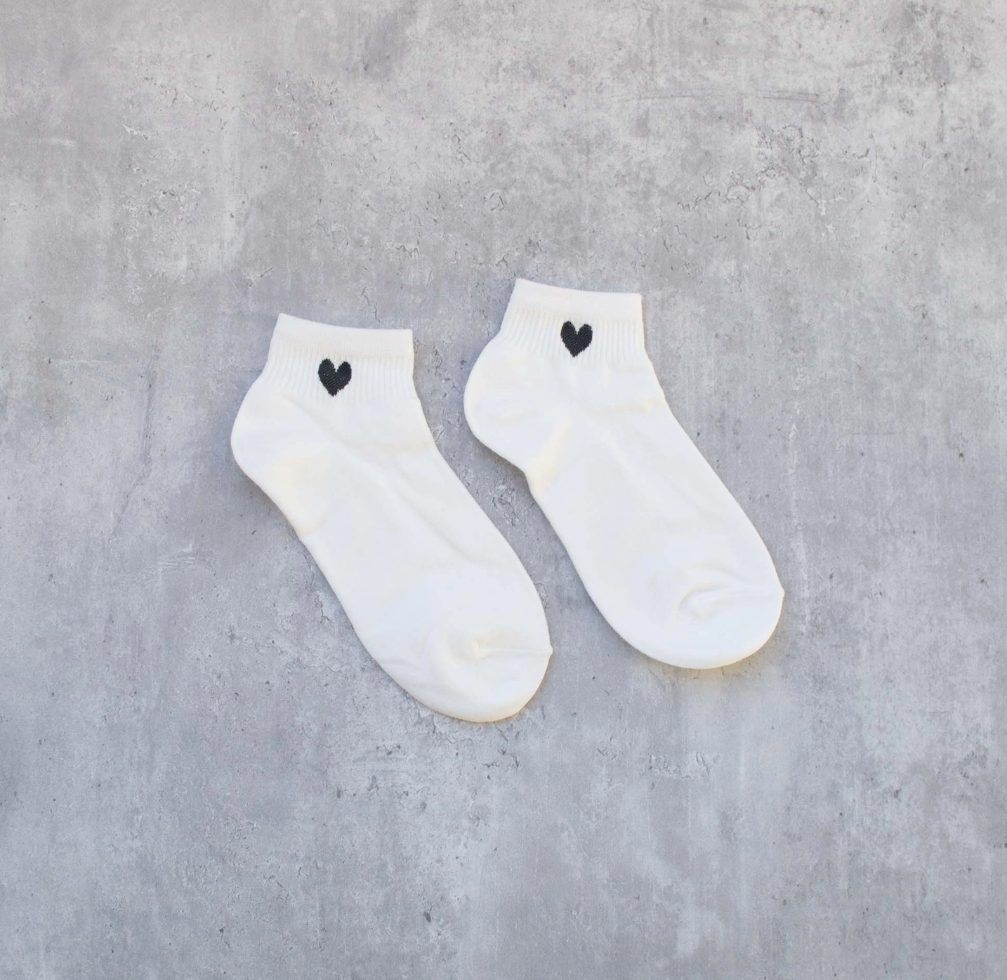 Mini Black Heart Ankle Socks