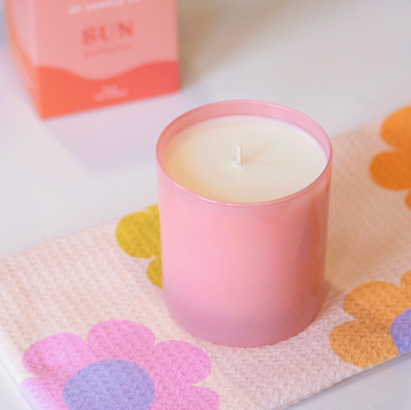 Sun 9 oz. Hue Candle (Sparkling Citrus)