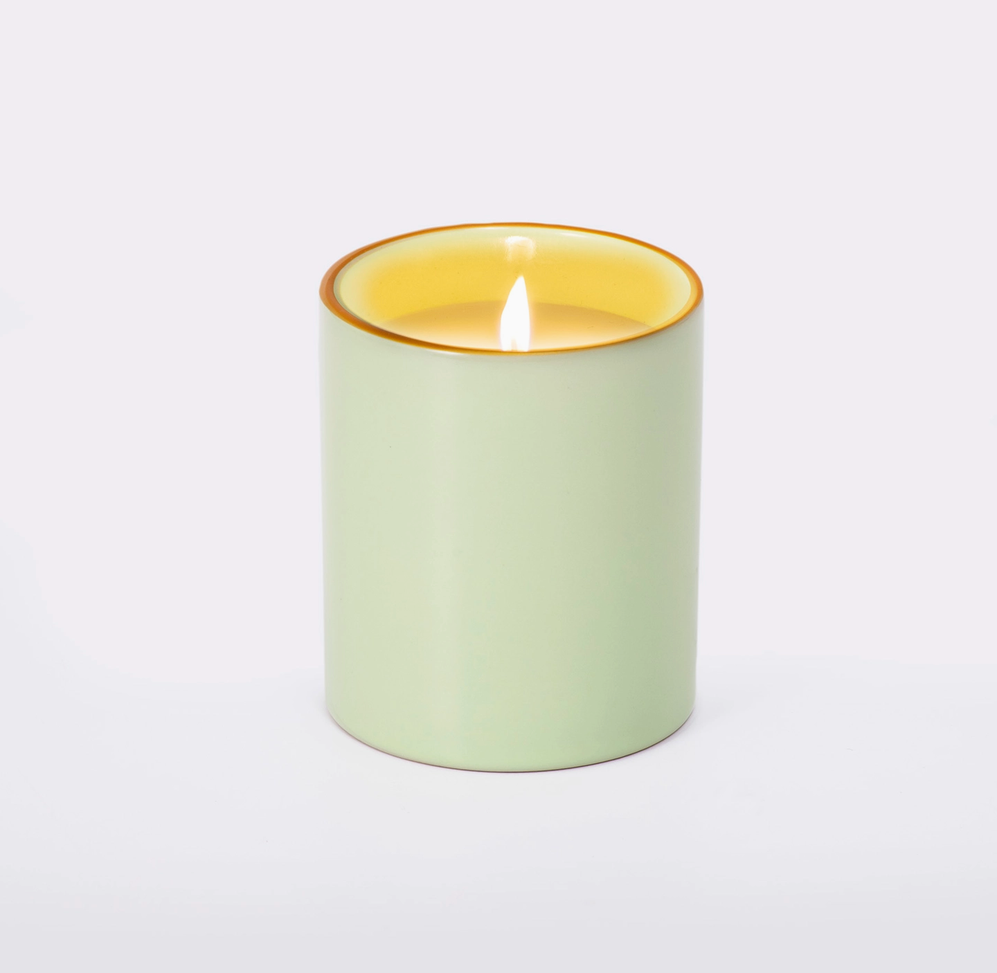 La Vive Medium Candle - Asian Pear, Lychee and Cassis