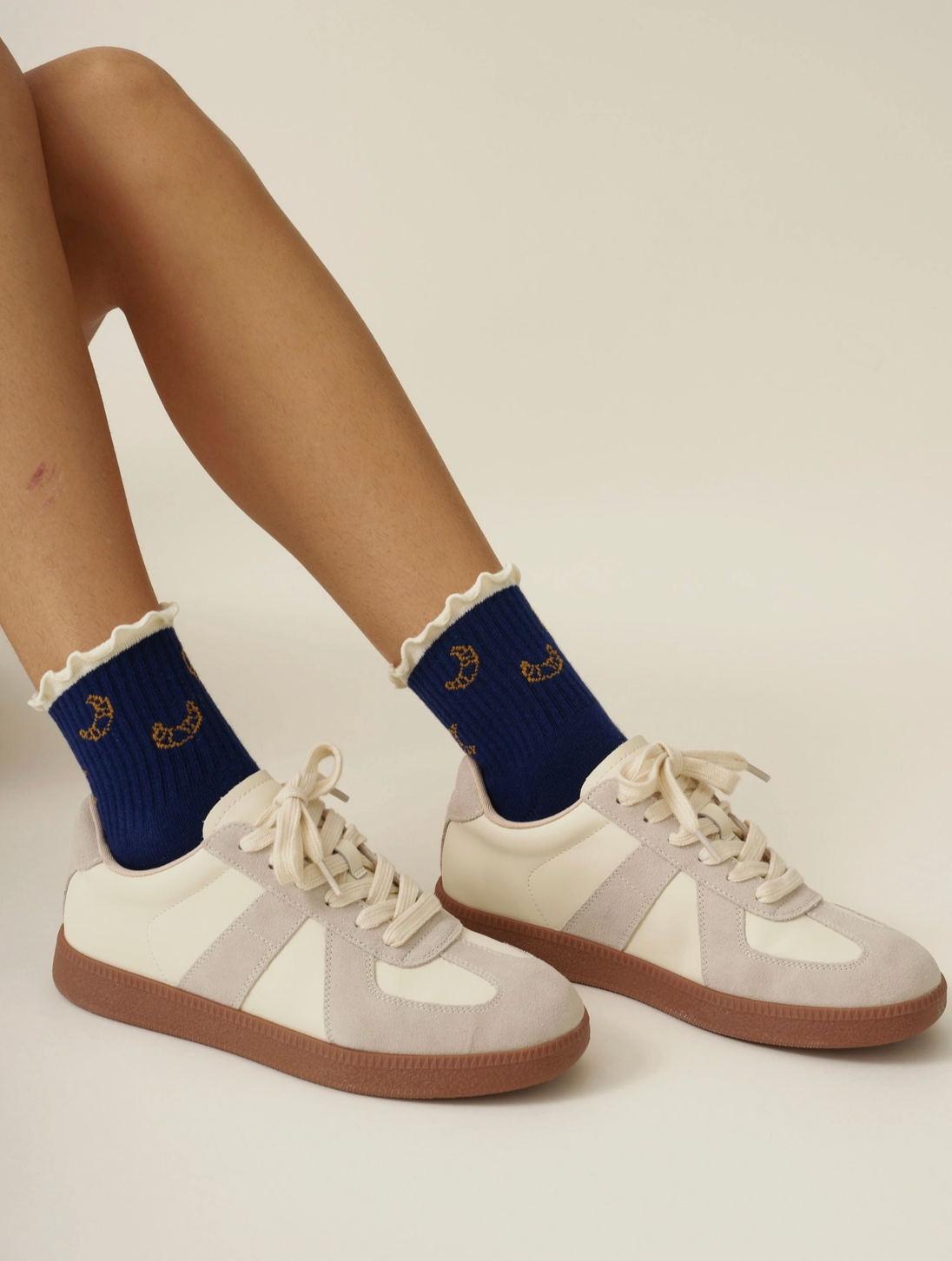 Croissant Ruffle Grip Sock