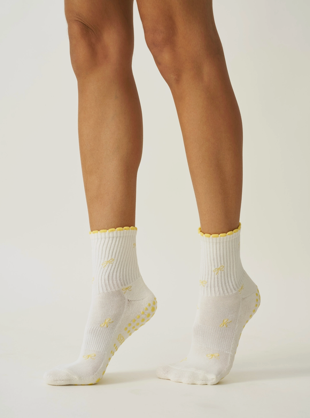 Butter Bow Ruffle Grip Sock