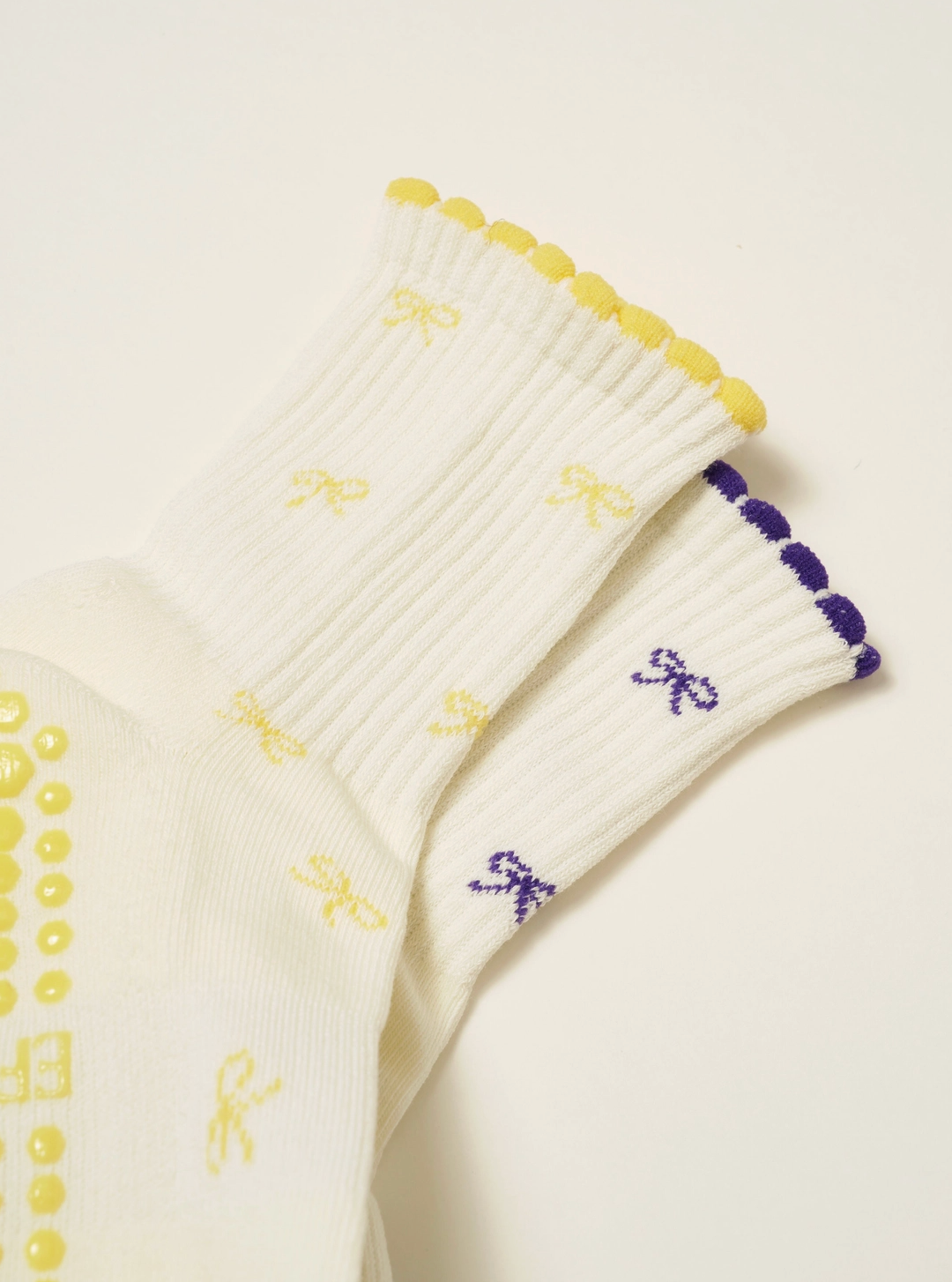 Butter Bow Ruffle Grip Sock